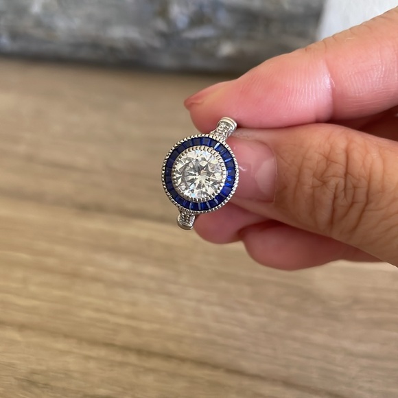 Elegant Blue and Silver Ring with CZ stone - Picture 3 of 5